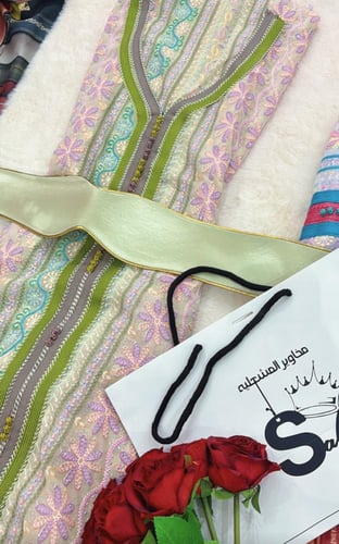 شيفون موديل مغربي مع بطانه وحزام مرصع بالكرستال من...