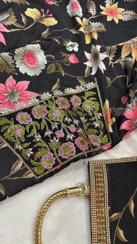 حرير ايطالي مطرز ومتروس كرستال مع الشنطه