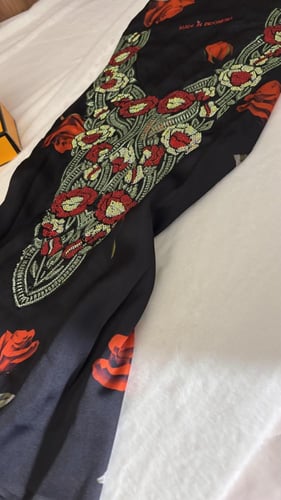 حرير ايطالي مطرز ومتروس كرستال