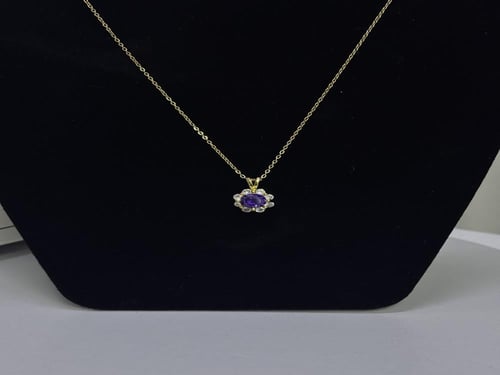 قلاده ذهبيه كرستال البنفسج مرصعه بالولو