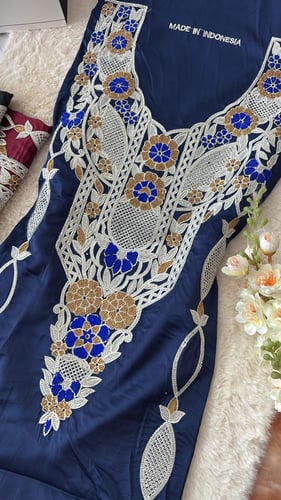 حرير ايطالي مطرز ومتروس كرستال لين الحاشيه