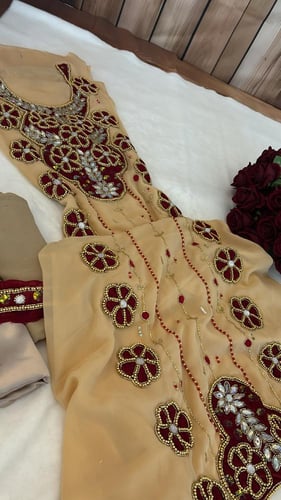 شيفون شغل يدوي ومخملي فاخر للحاشيه مع البطانه وشيل...