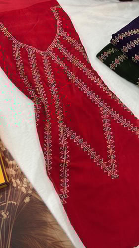 مخمل شتوي متروس كرستال ملون امام وخلف