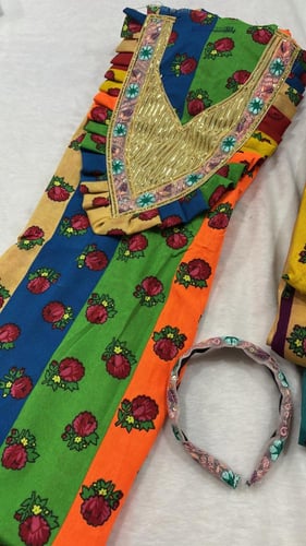 شالكي اطفال مع الطوق القطعه مترين ونصف تناسب مابين...