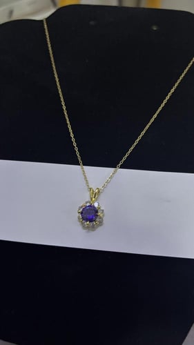 قلاده ذهبيه كرستال البنفسج مرصعه بالولو