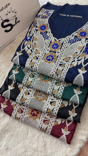 حرير ايطالي مطرز ومتروس كرستال لين الحاشيه