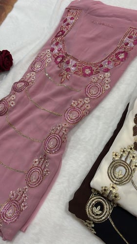 شيفون مطرز ومتروس كرستال (بدون بطانه)