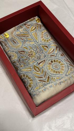 Kashmiri shawl -Ao