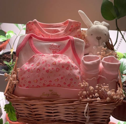 هدية لمولودة من juicy couture