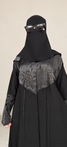 عباية كلوش بدانتيل الأكمام