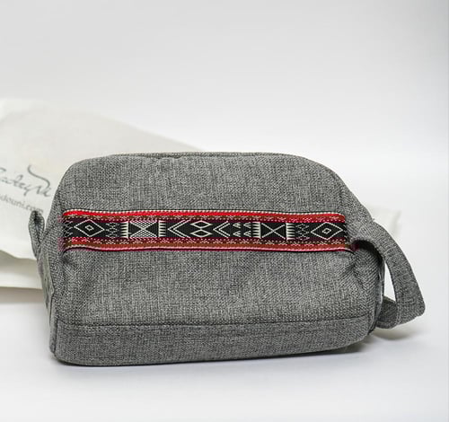 شنطة يد بتصميم مميز من CadouNi