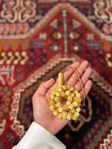 مسباح من كهرمان طبيعي