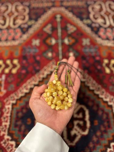 مسباح من كهرمان طبيعي