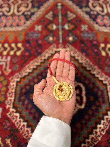 مسباح من كهرمان طبيعي