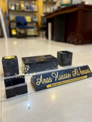 ادوات مكتبية رخام مخصصة بالاسم