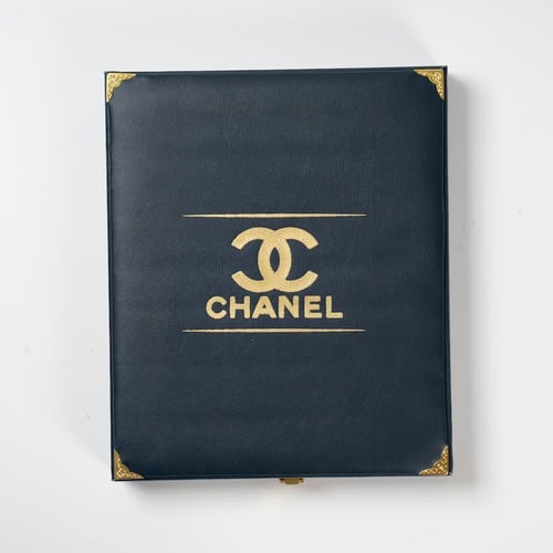 شماغ شانيل دم الغزال الجديد 2026