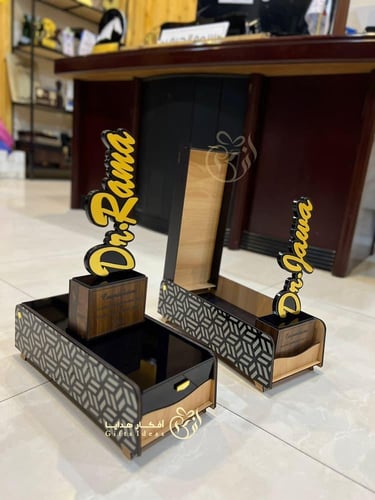 دروع تذكارية للهداء بالانجليزي