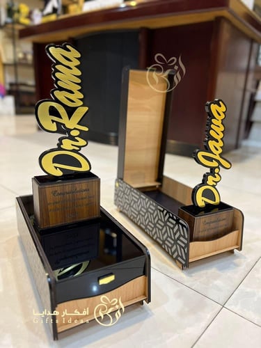 دروع تذكارية للهداء بالانجليزي