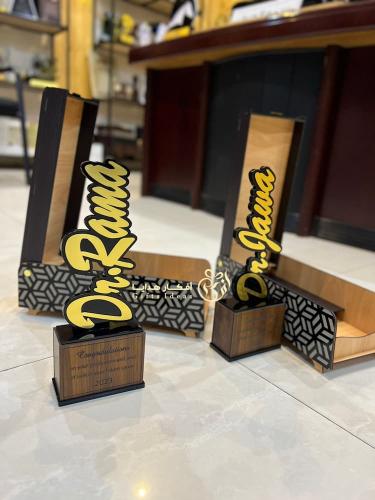 دروع تذكارية للهداء بالانجليزي