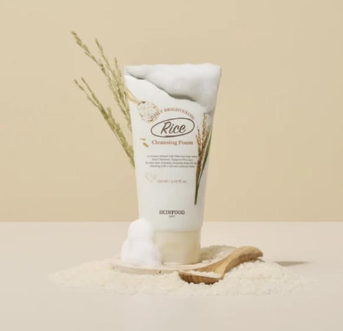 سكين فود - رغوة التقشير اليومية لتفتيح البشرة من ا...