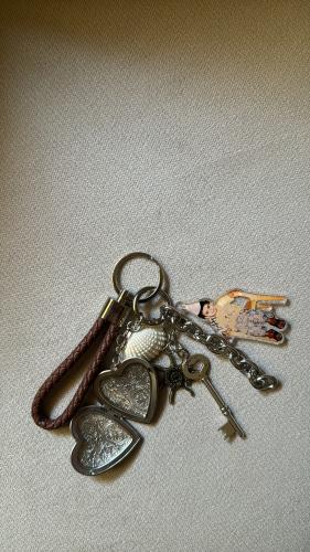 Medal / pendant from key and chain and heart in silver color with leather medal and acrylic personal photo