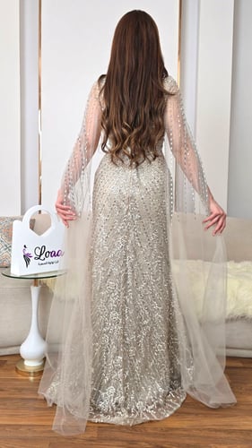 فستان سهرة براق باللون السكري