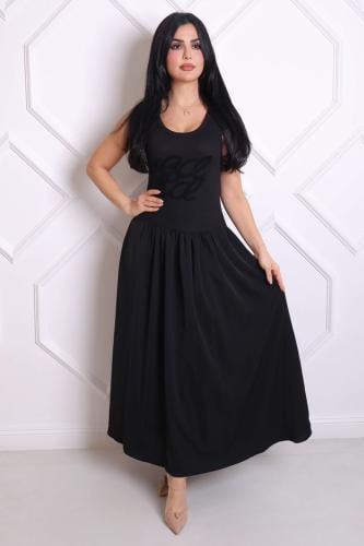 فستان أسود أنيق بتصميم كلاسيكي بسيط ولمسة فخامة