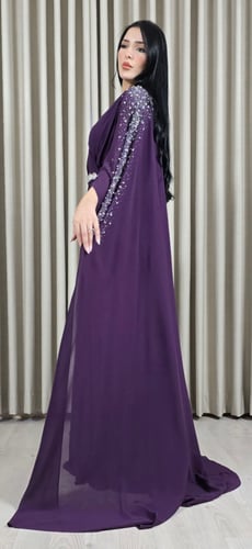 دراعة باللون البنفسجي بتطريز ناعم