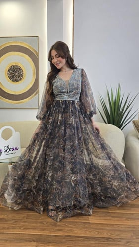 فستان سهرات ملكي بتطريز لامع وأكمام شفافة من قماش...