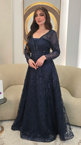 عمق الليل فستان دانتيل كحلي مطرز بأكمام طويلة