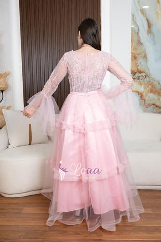 فستان سهرة وردي طويل مع أكمام شفافة ومطرز بالخرز و...