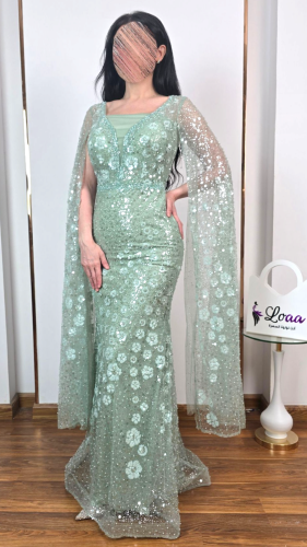 فستان نعيم الزمرد بإطلالة ملكية بلمسات براقة