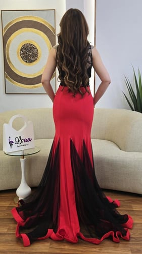 فستان ملكي أحمر وأسود بتطريز دانتيل وردي بتصميم ذي...