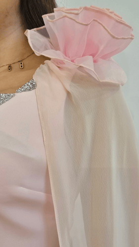 فستان الرقي الملكي باللون الزهري الناعم