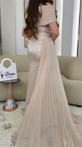 سحر اللؤلؤ فستان أوف شولدر بكسرات وانسيابية كلاسيك...