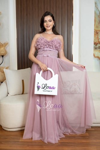 فستان سهرة مميز بالزهور الكثيفة من التول باللون ال...