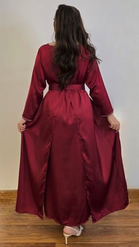 فستان الأنوثة المخملية بنعومة وبلمسة راقية