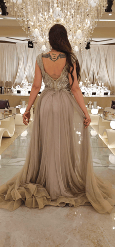 فستان سهرة بيج مطرز بتطريز يدوي فاخر وتنورة تول من...