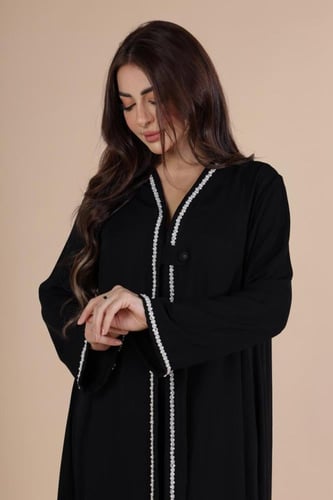 عباية شك يدوي بإضافة اللولو بتصميم أنيق قماش يابان...