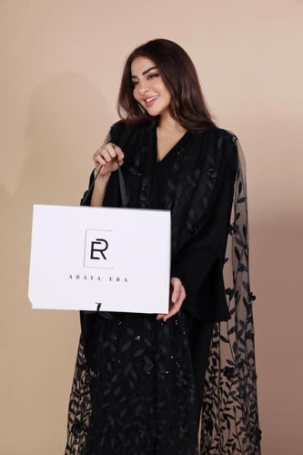 عباية مناسبات بتصميم فاخر