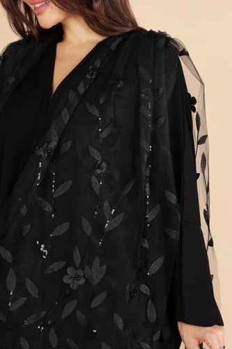 عباية مناسبات بتصميم فاخر