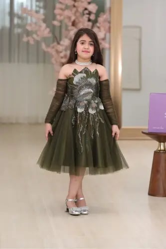فستان بناتي بتطريز أنيق