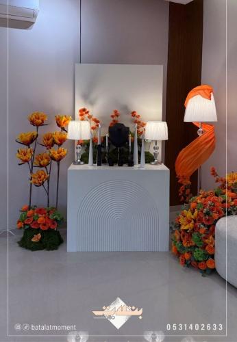 تأجير طاولة شبكة مع خلفية وورد
