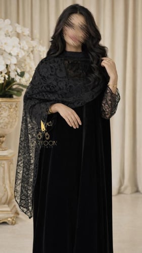 وشاح الدانتيل الملكي