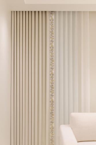 A curtain for the majlis (one and a half layers) /...