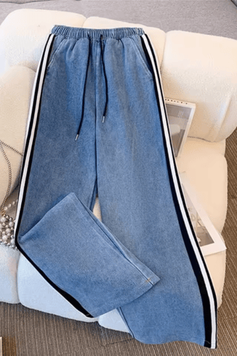 أطقم نسائية من قماش الدنيم المتباين المُزين بنمط P...