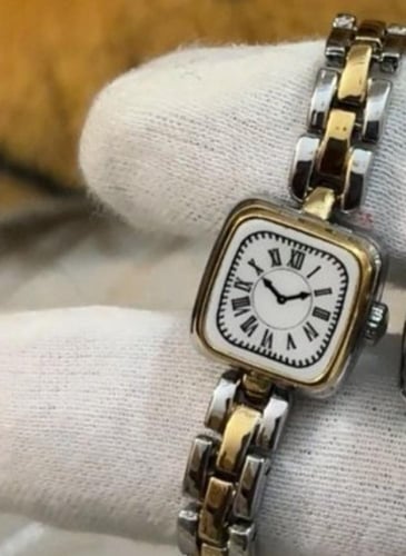 ساعة بنات اطفال مربع