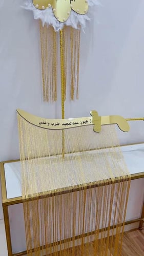 سيوف ودروع ذهبية أكريليك