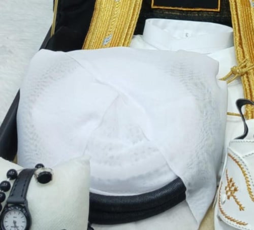 طقم بشت مع الثوب مع الاكسسورات بصمة جديده من متجر...