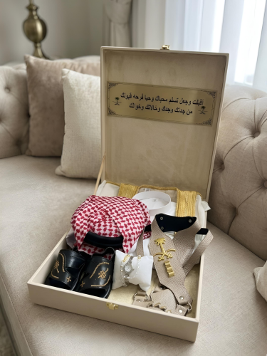 طقم بكس موليد لون بيج